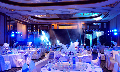 年底酒店、溫泉閑得慌 公司年會(huì)改在會(huì)議室舉行